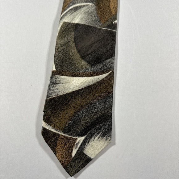 Men’s Italian Silk Bachrach Necktie​ - Picture 2 of 6